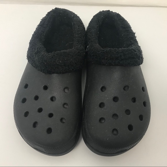 mens black fur crocs